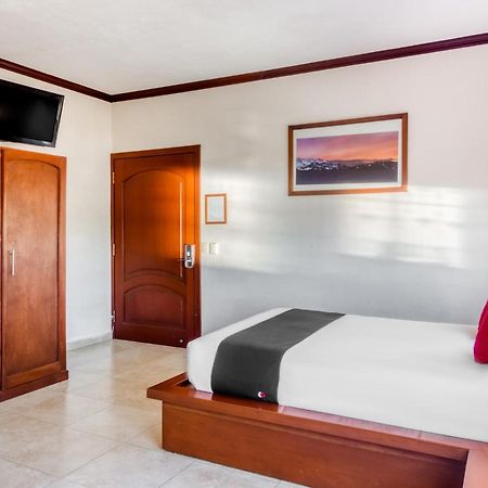 Monte Salerno Hotel & Suites Montemorelos Bagian luar foto