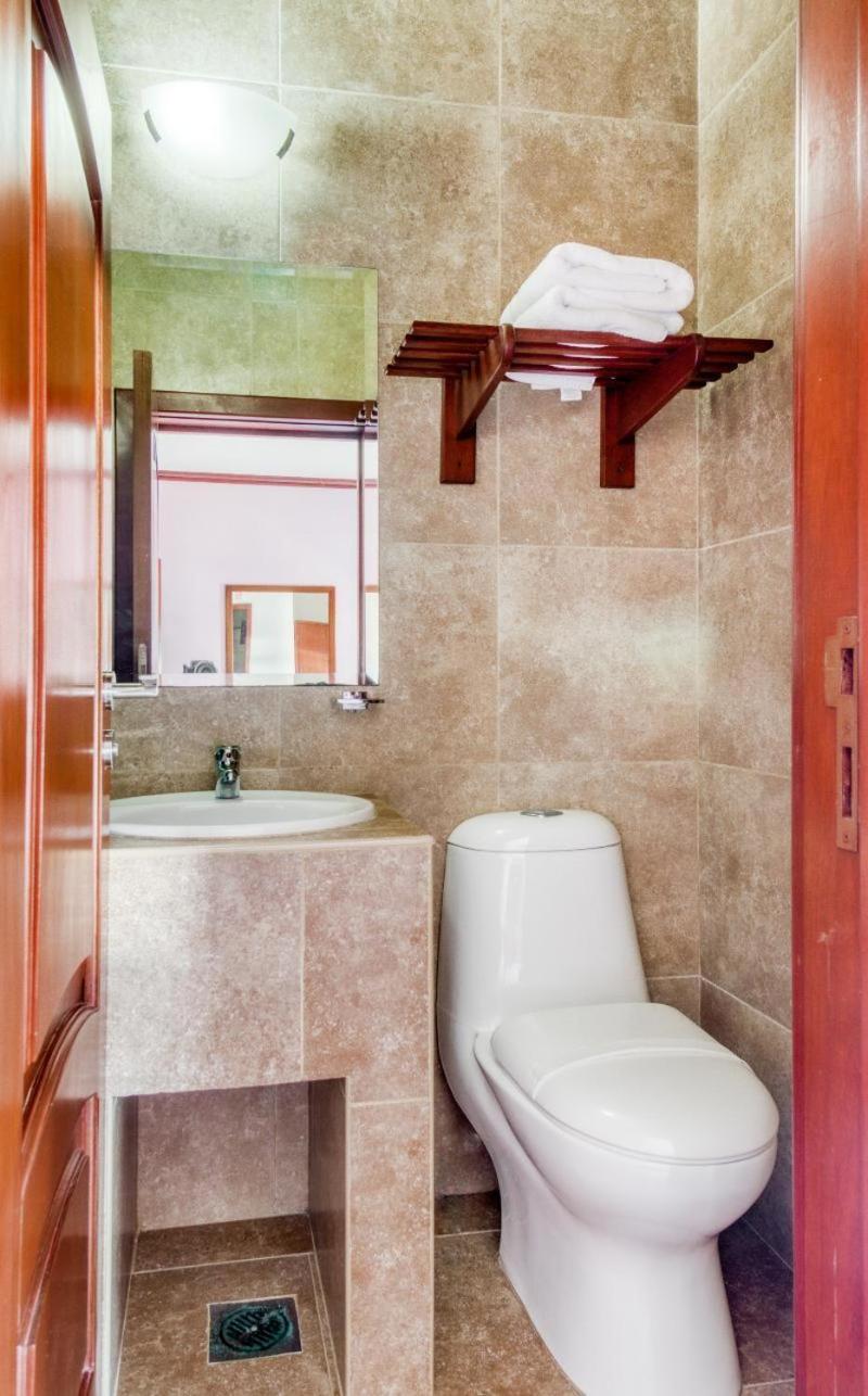 Monte Salerno Hotel & Suites Montemorelos Ruang foto