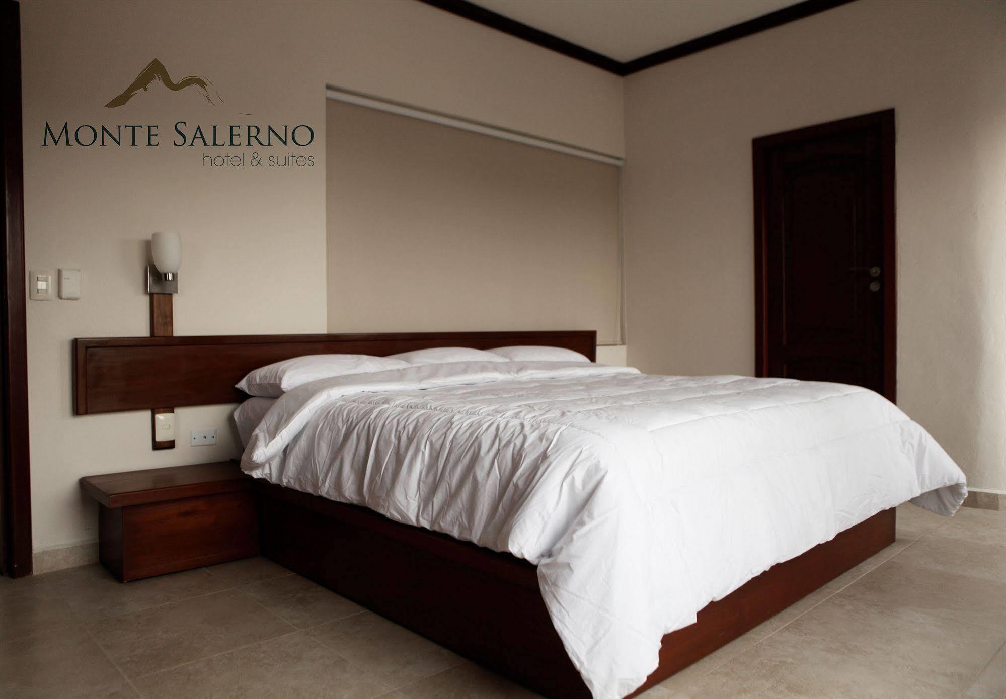Monte Salerno Hotel & Suites Montemorelos Bagian luar foto
