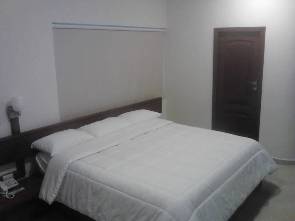 Monte Salerno Hotel & Suites Montemorelos Bagian luar foto