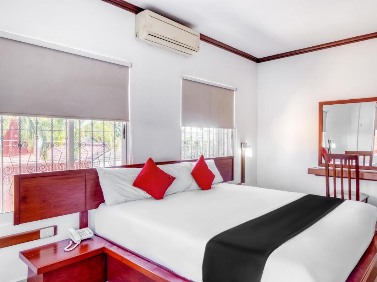 Monte Salerno Hotel & Suites Montemorelos Bagian luar foto