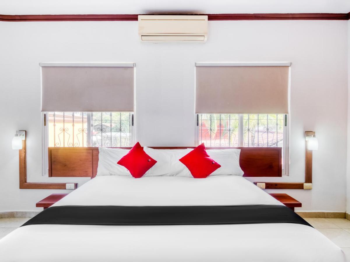 Monte Salerno Hotel & Suites Montemorelos Bagian luar foto