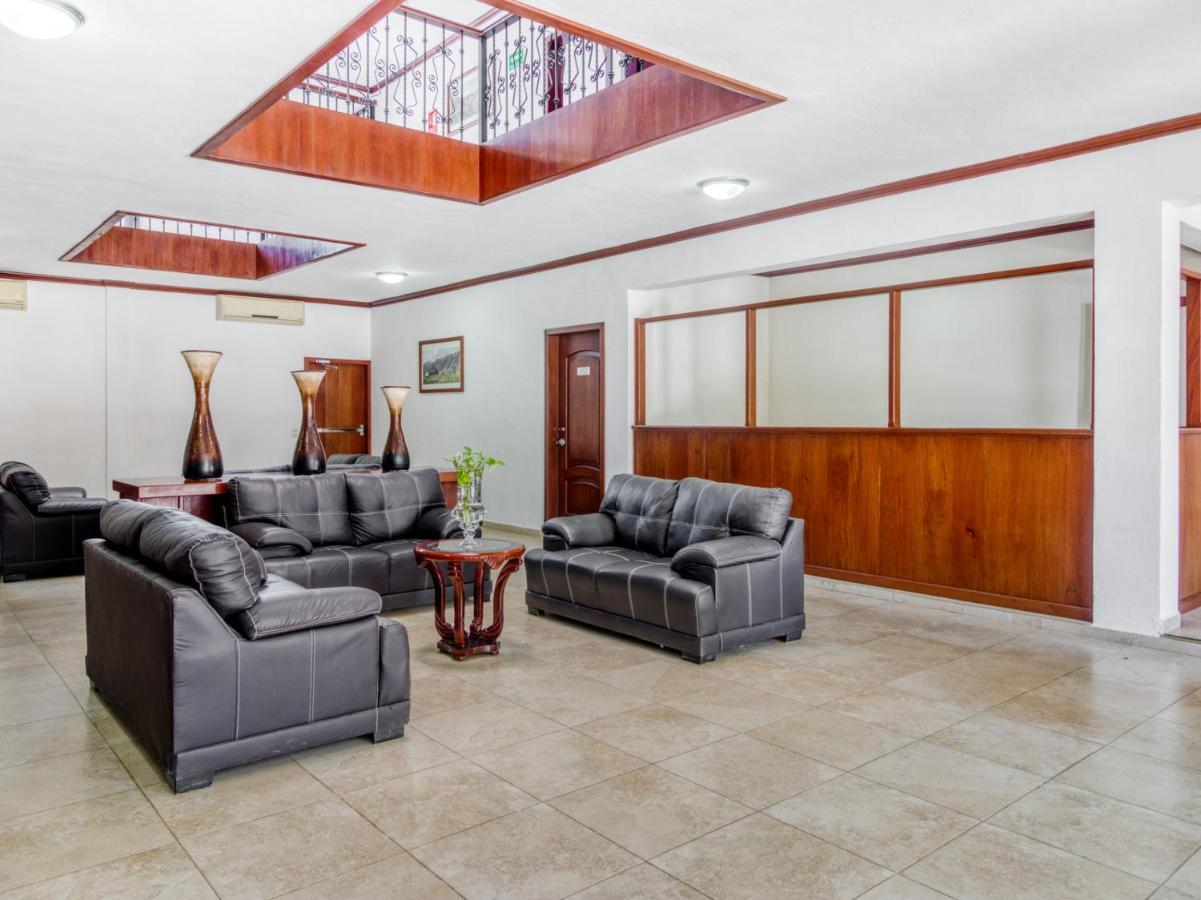Monte Salerno Hotel & Suites Montemorelos Bagian luar foto