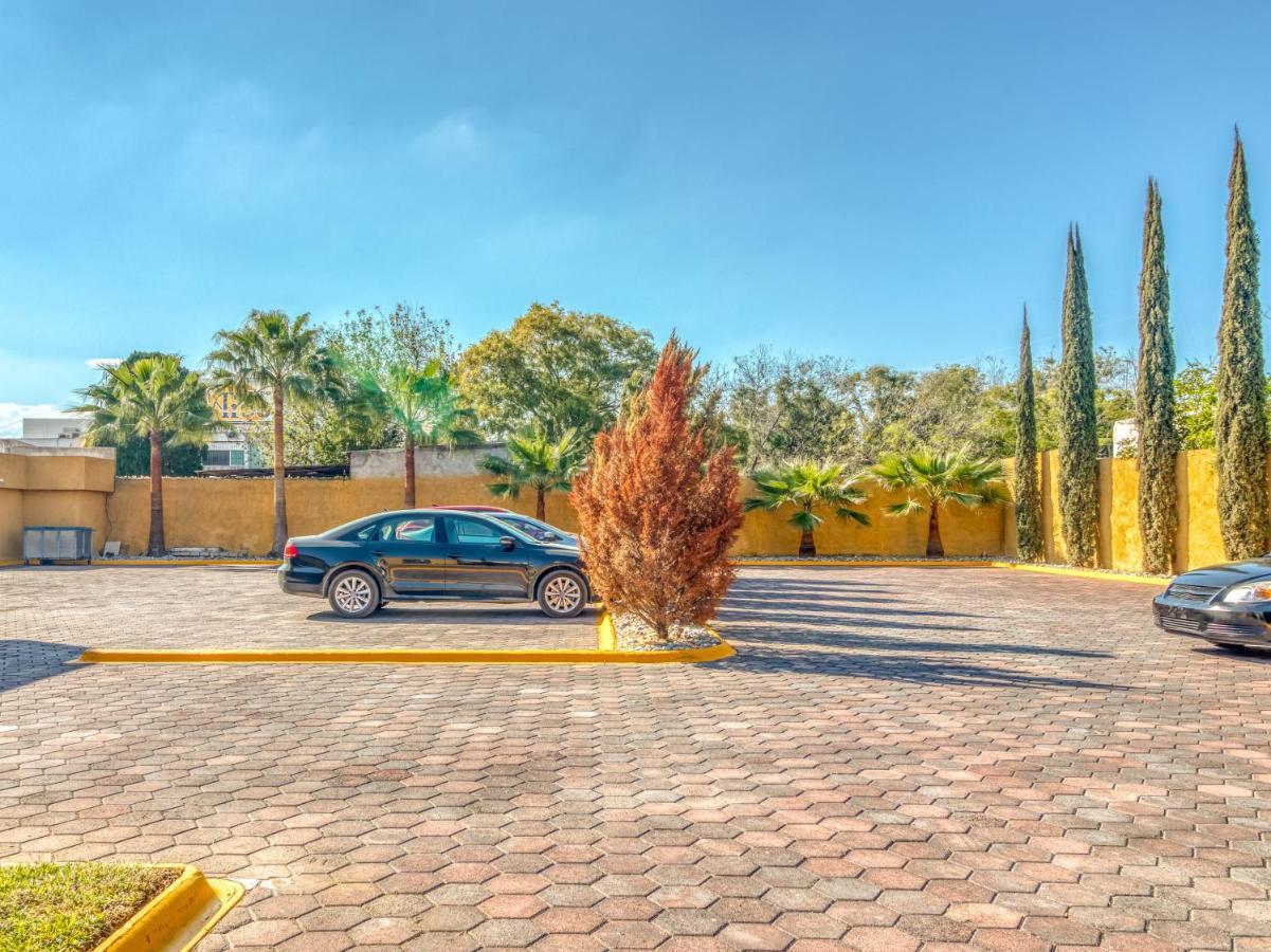 Monte Salerno Hotel & Suites Montemorelos Bagian luar foto