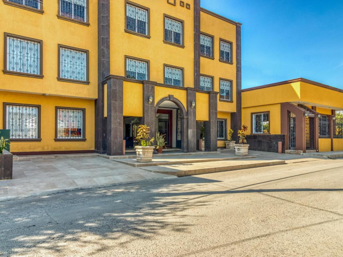 Monte Salerno Hotel & Suites Montemorelos Bagian luar foto