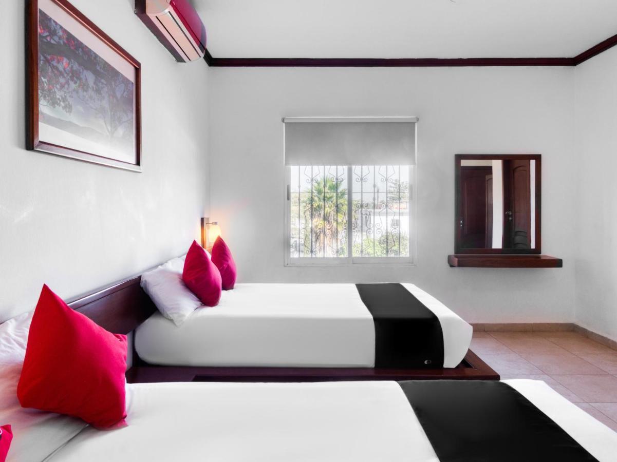 Monte Salerno Hotel & Suites Montemorelos Bagian luar foto